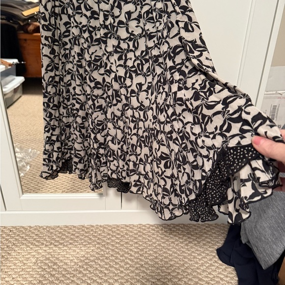 CAbi Black and Cream Floral Midi Skirt Size M - Picture 2 of 5